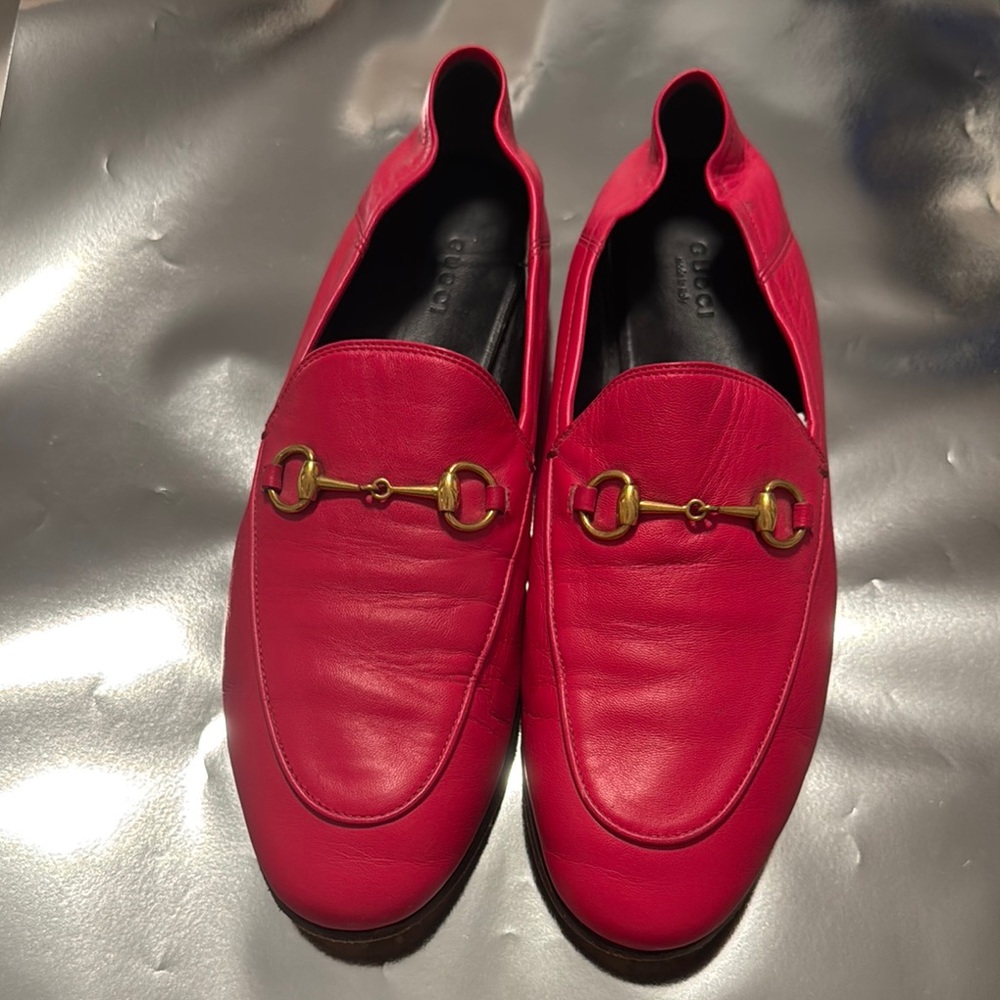 Gucci Vibrant Pink Leather Loafers with Gold Accents